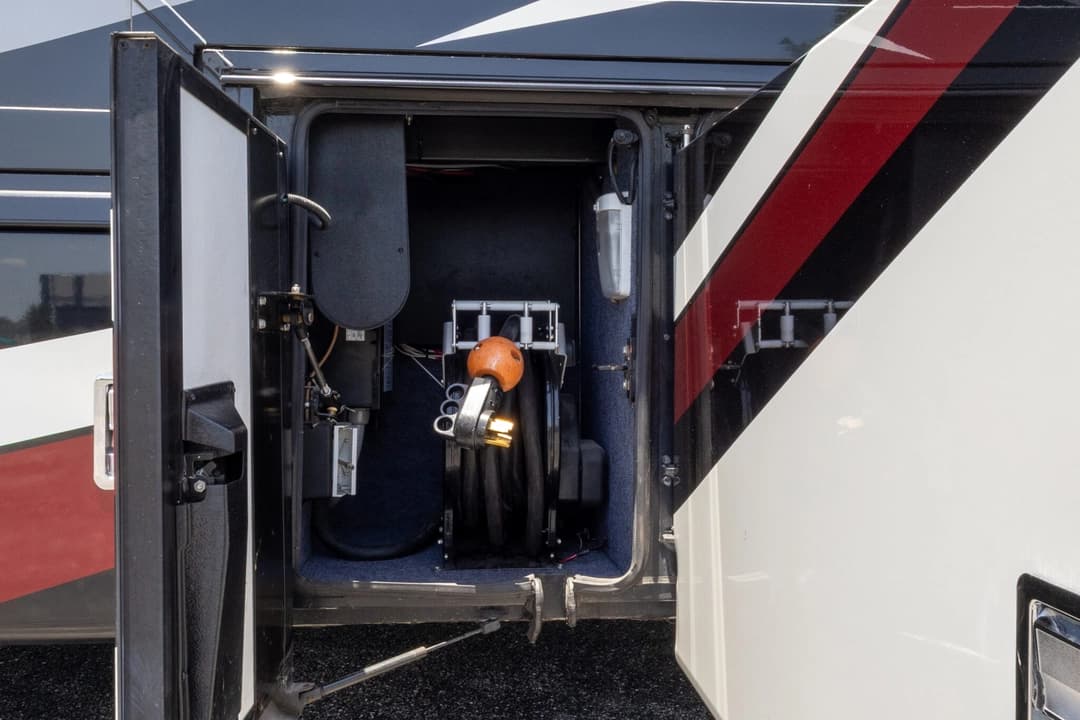 2017 Newmar Dutch Star Motorhome - Image 47