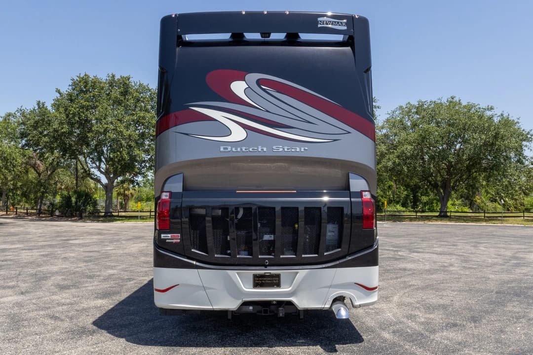 2017 Newmar Dutch Star Motorhome - Image 6