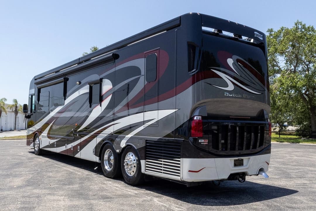 2017 Newmar Dutch Star Motorhome - Image 7