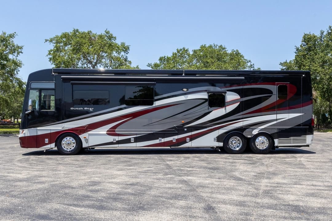 2017 Newmar Dutch Star Motorhome - Image 9