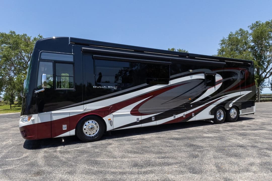 2017 Newmar Dutch Star Motorhome - Image 10