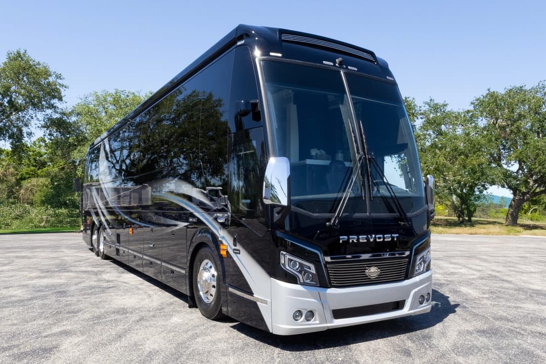 2017 Newmar Dutch Star 4369 - Image 1