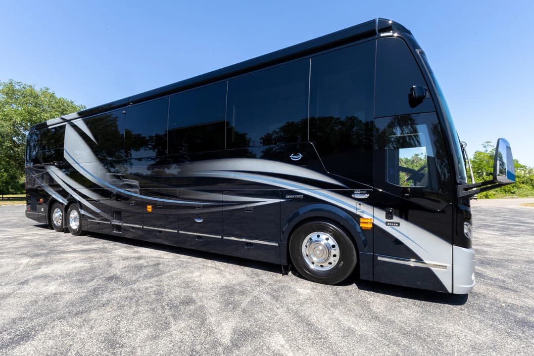 2017 Newmar Dutch Star 4369 - Image 2