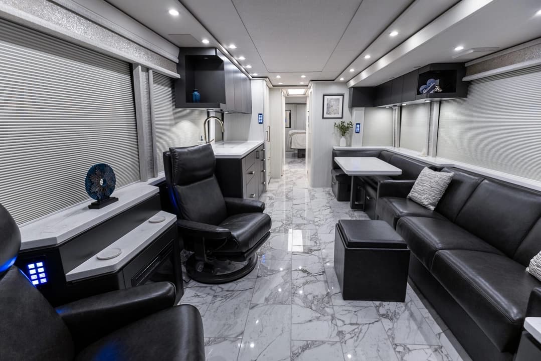 2017 Newmar Dutch Star 4369 - Image 14