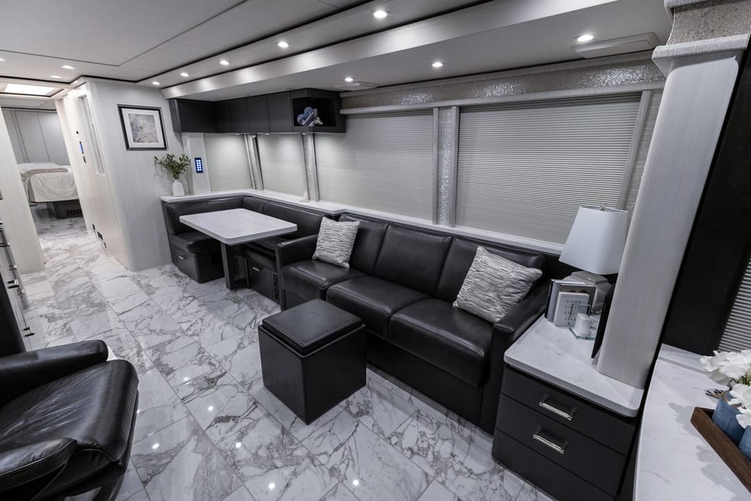 2017 Newmar Dutch Star 4369 - Image 15