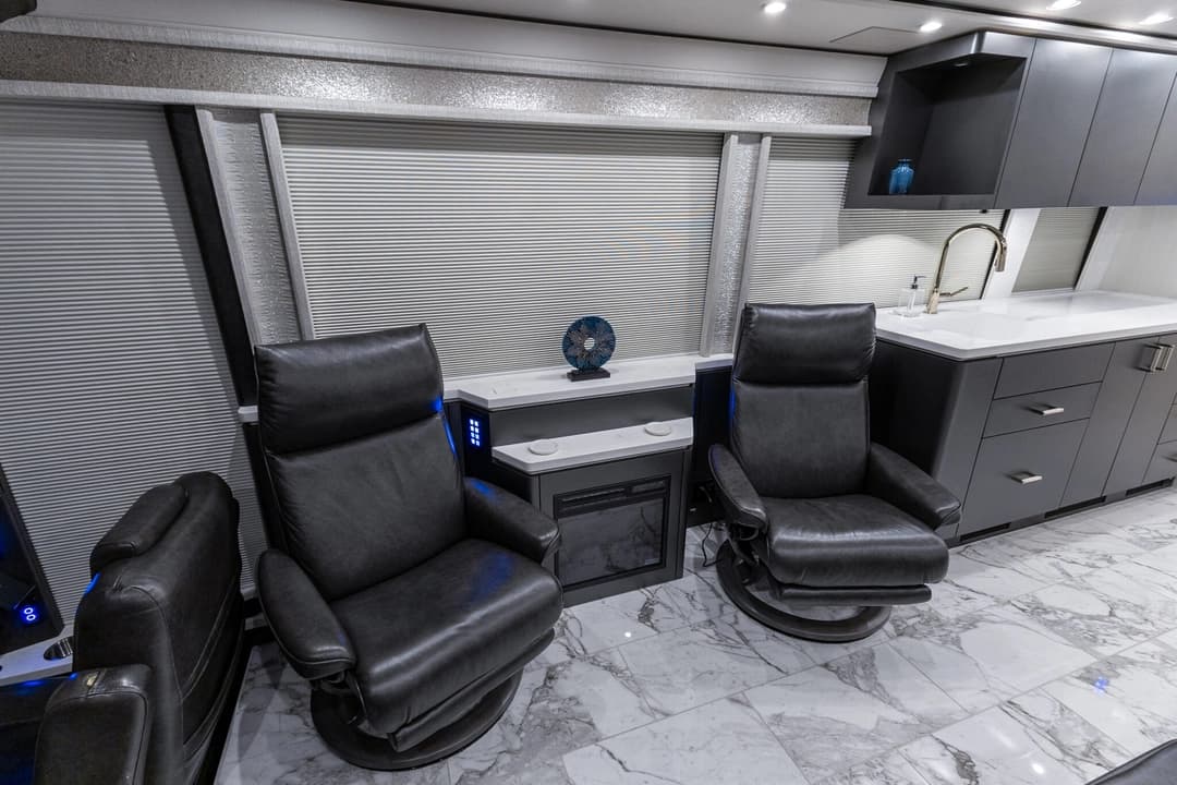 2017 Newmar Dutch Star 4369 - Image 17