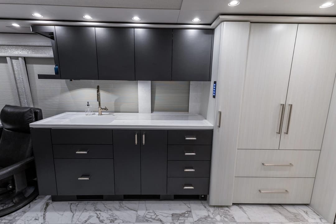 2017 Newmar Dutch Star 4369 - Image 19