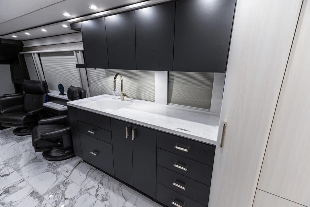 2017 Newmar Dutch Star 4369 - Image 20
