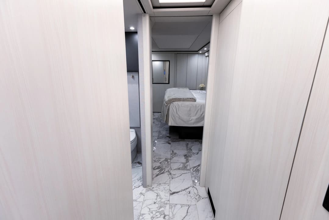 2017 Newmar Dutch Star 4369 - Image 23