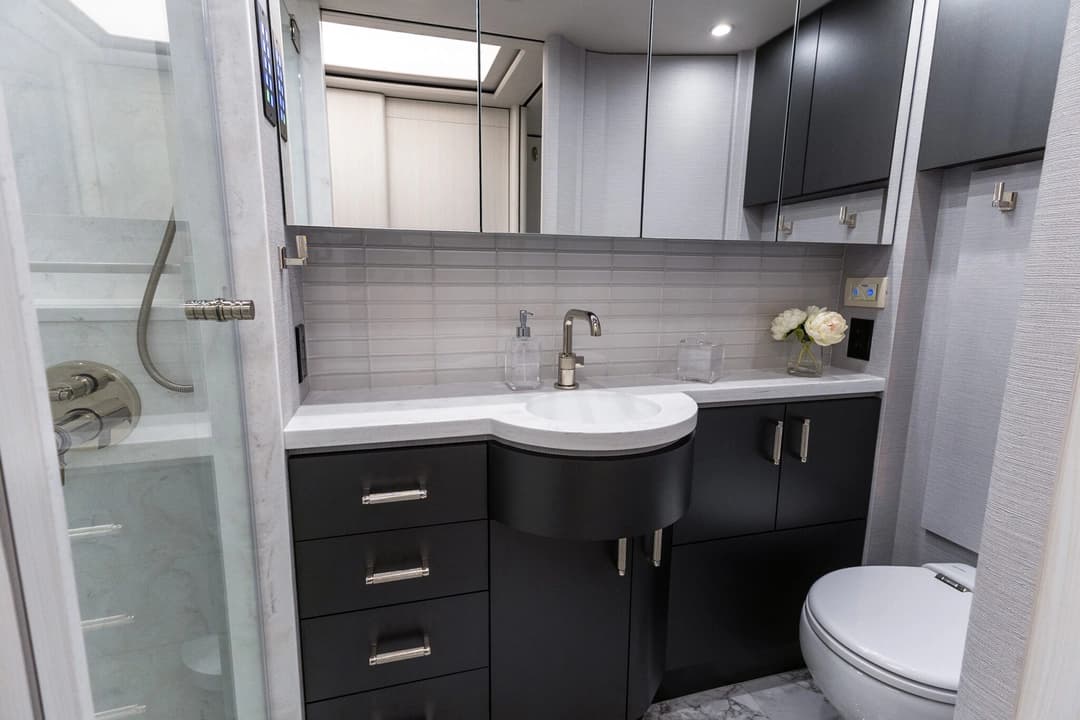 2017 Newmar Dutch Star 4369 - Image 24