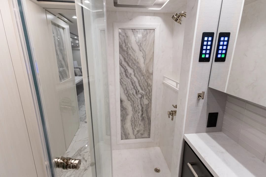 2017 Newmar Dutch Star 4369 - Image 26