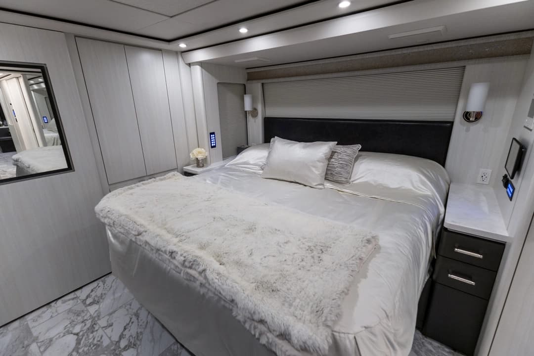 2017 Newmar Dutch Star 4369 - Image 27