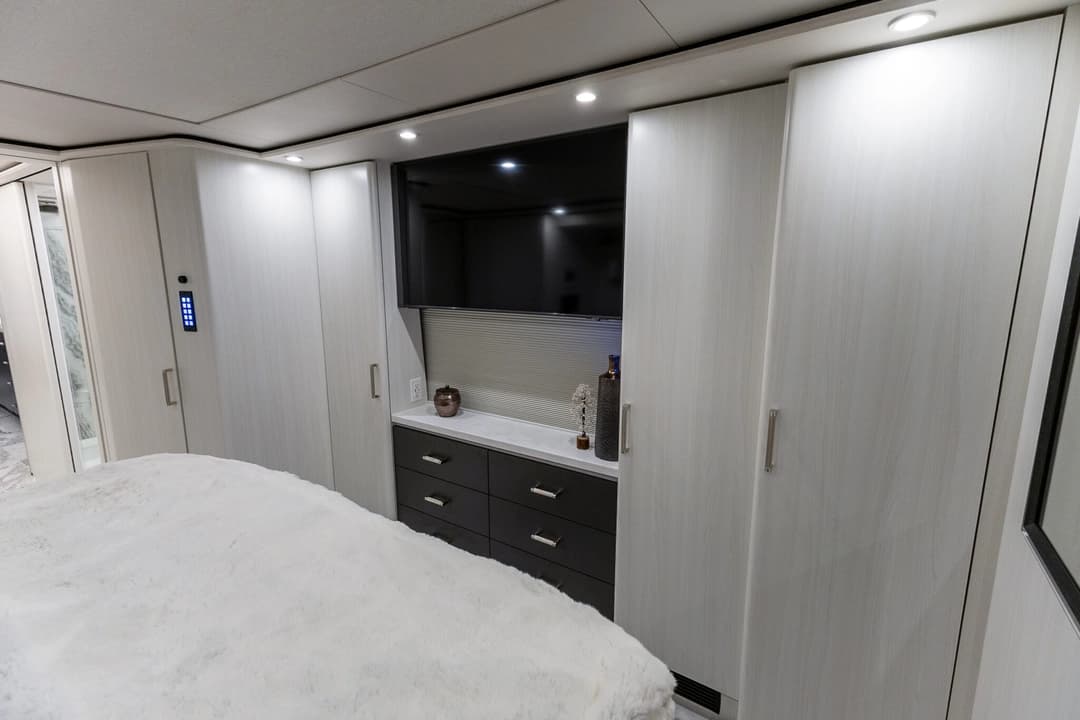 2017 Newmar Dutch Star 4369 - Image 30