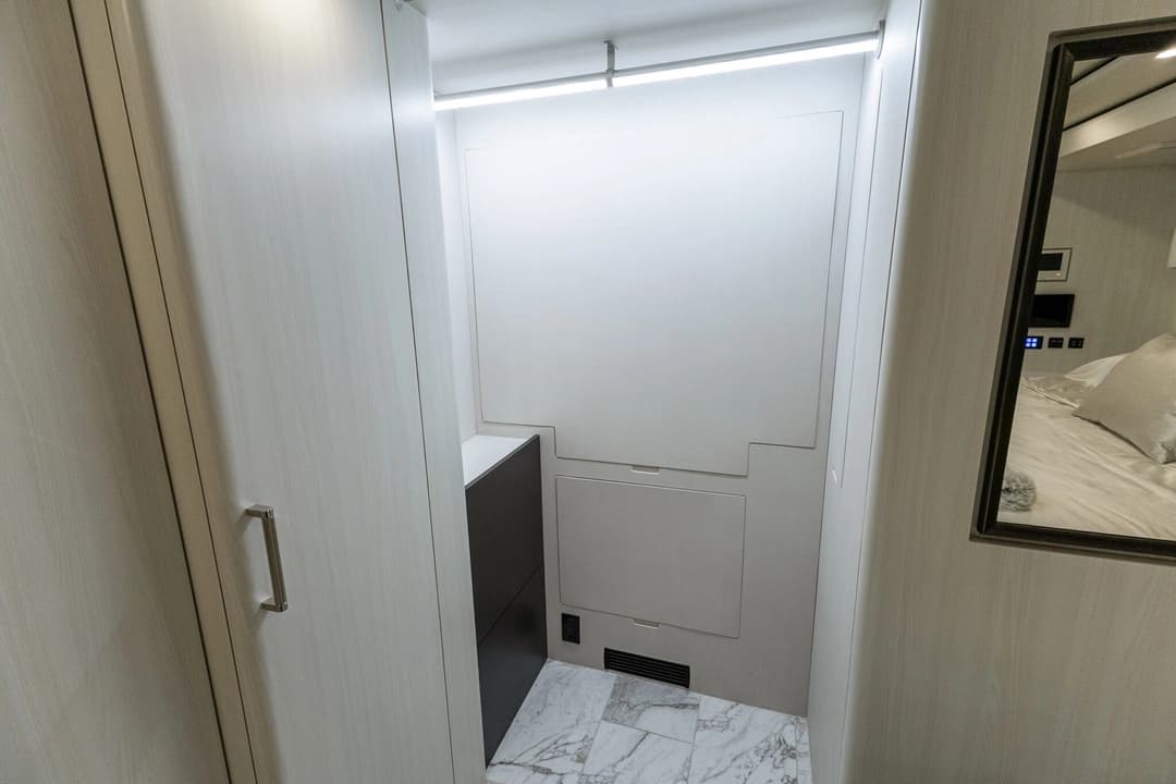 2017 Newmar Dutch Star 4369 - Image 31