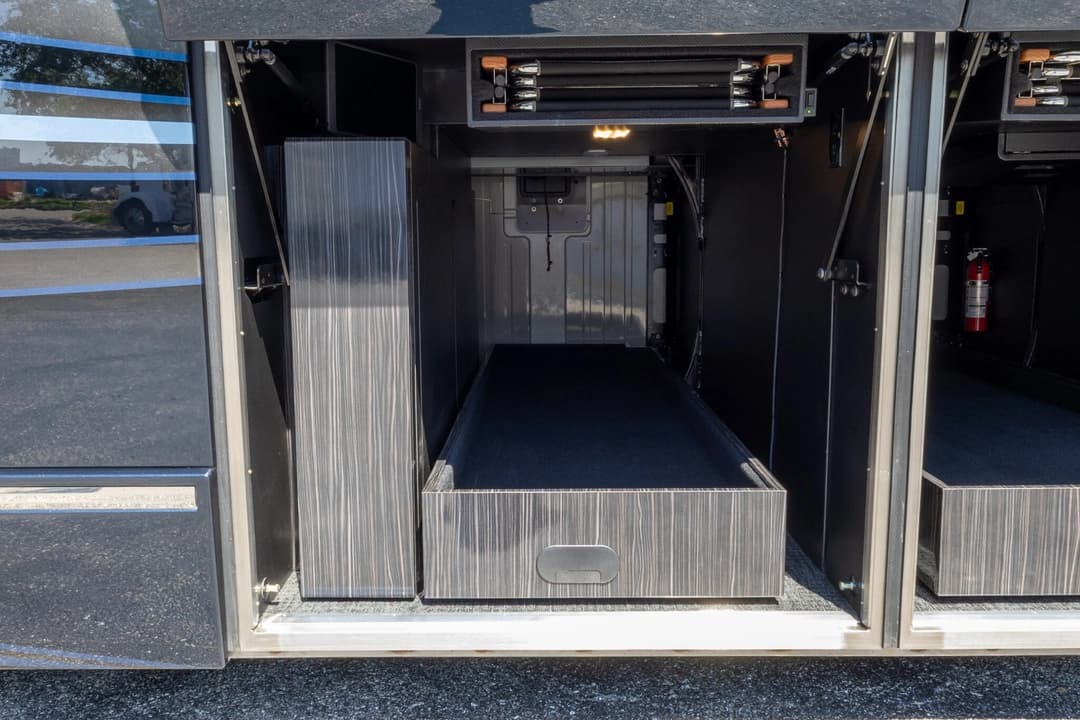 2017 Newmar Dutch Star 4369 - Image 39