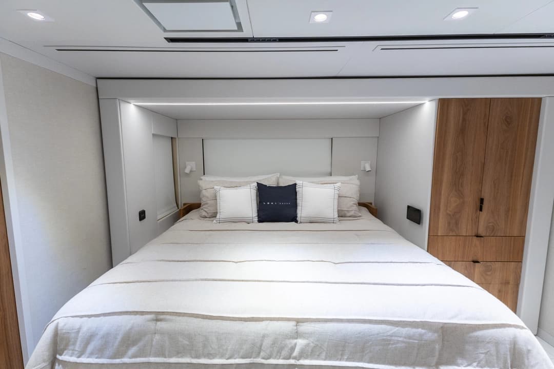 2022 Prevost H3-45 VIP - Image 25