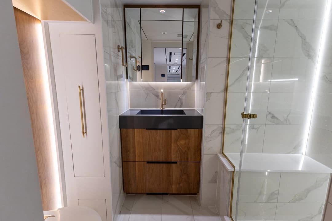 2022 Prevost H3-45 VIP - Image 28