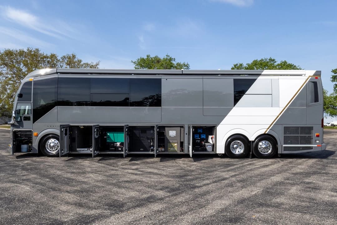 2022 Prevost H3-45 VIP - Image 34