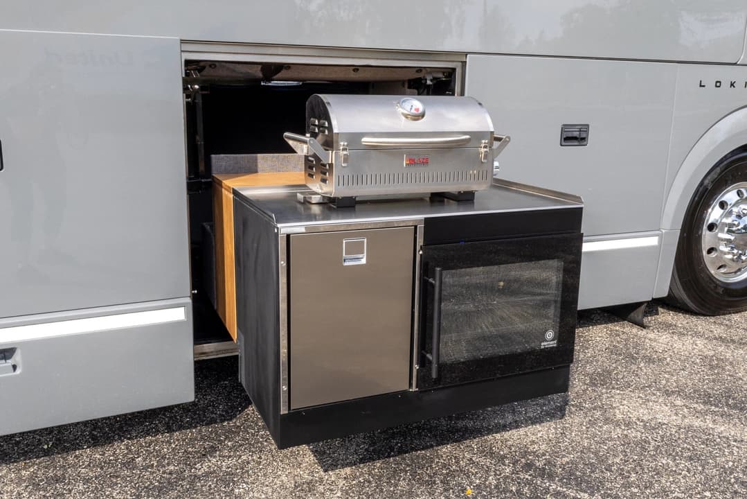 2022 Prevost H3-45 VIP - Image 38