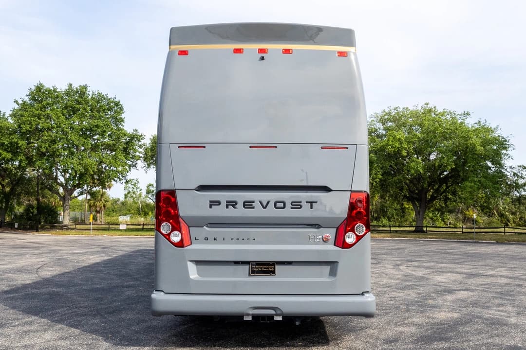 2022 Prevost H3-45 VIP - Image 6