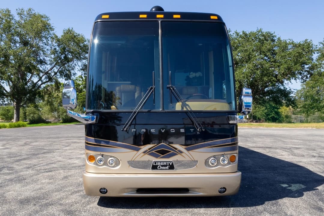 2009 Prevost Mirano Edition Motorhome - Image 12