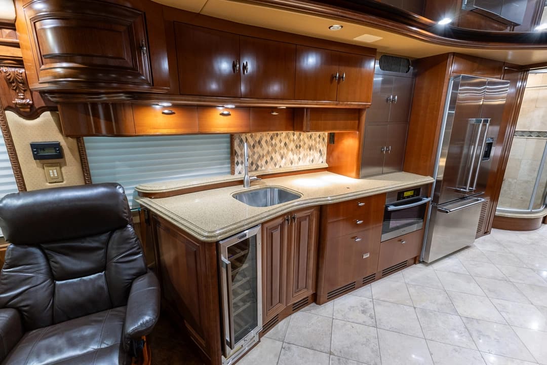 2009 Prevost Mirano Edition Motorhome - Image 18