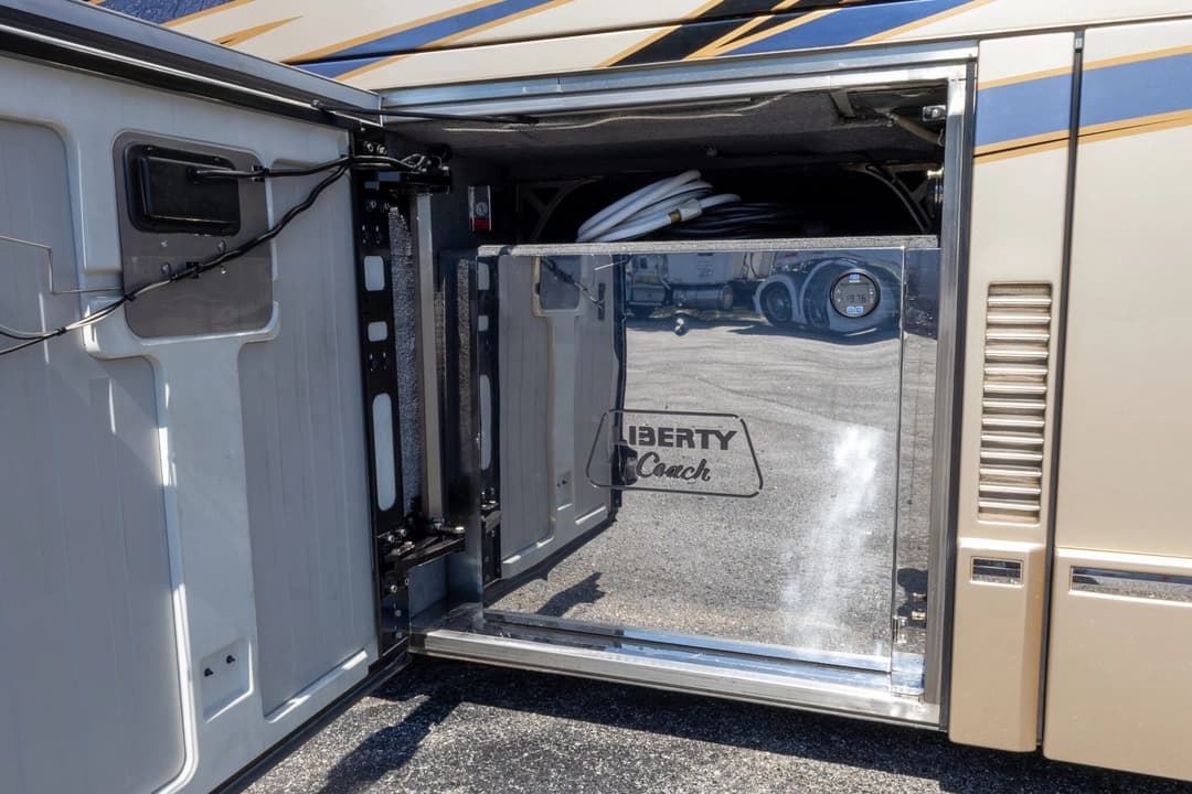2009 Prevost Mirano Edition Motorhome - Image 42
