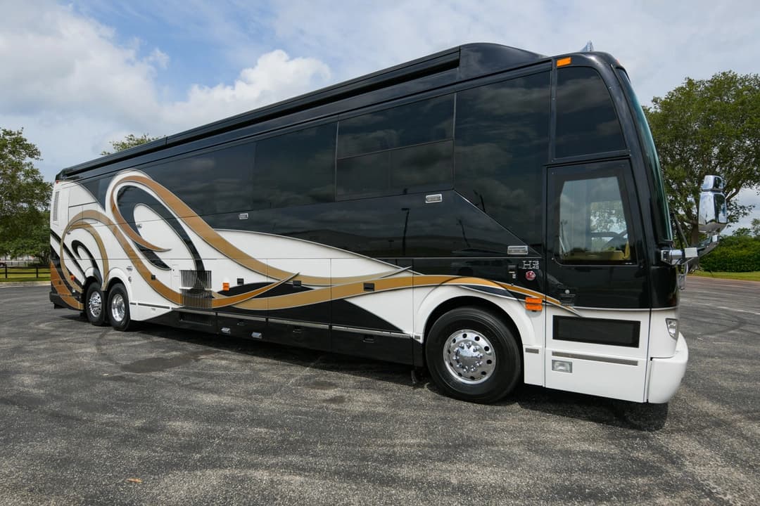 2003 Prevost Liberty H3-45 - Image 2