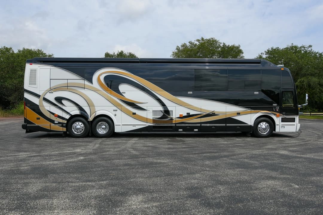 2003 Prevost Liberty H3-45 - Image 3