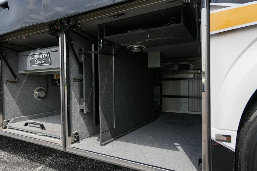2003 Prevost Liberty H3-45 - Image 35