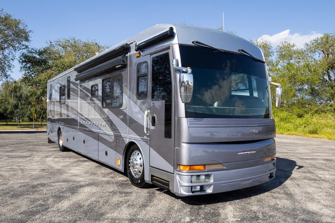 2006 American Coach Tradition 40Z - Image 1