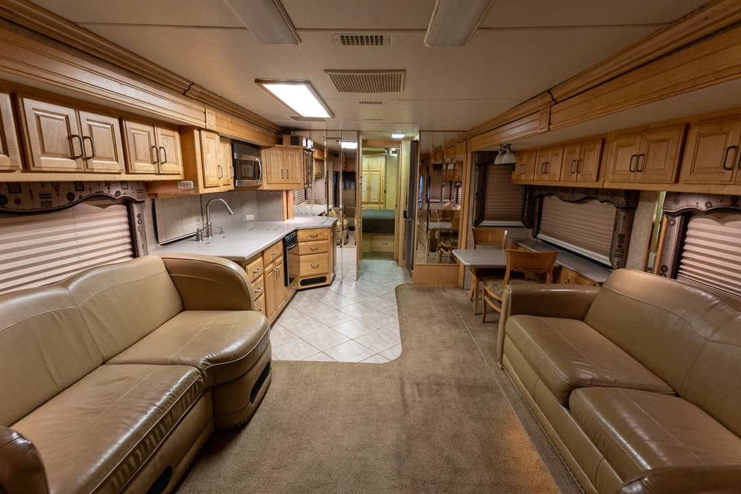2006 American Coach Tradition 40Z - Image 14