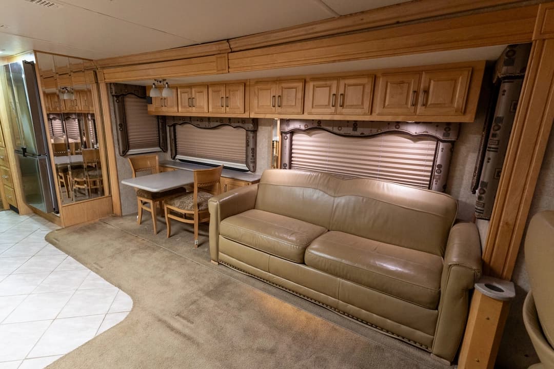 2006 American Coach Tradition 40Z - Image 15