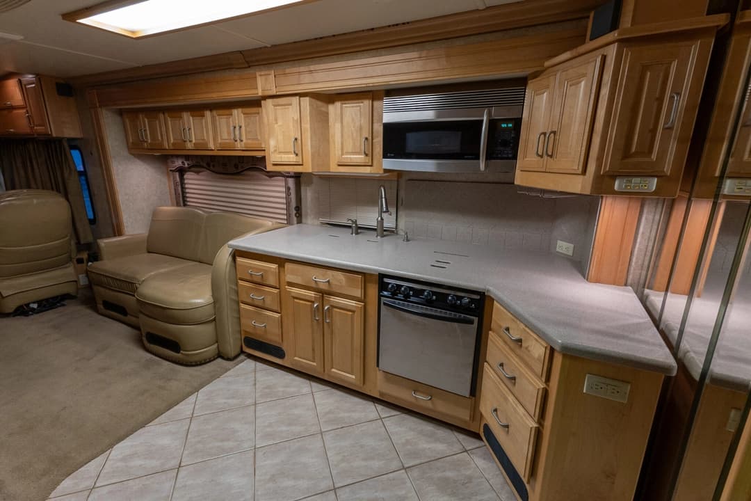 2006 American Coach Tradition 40Z - Image 20