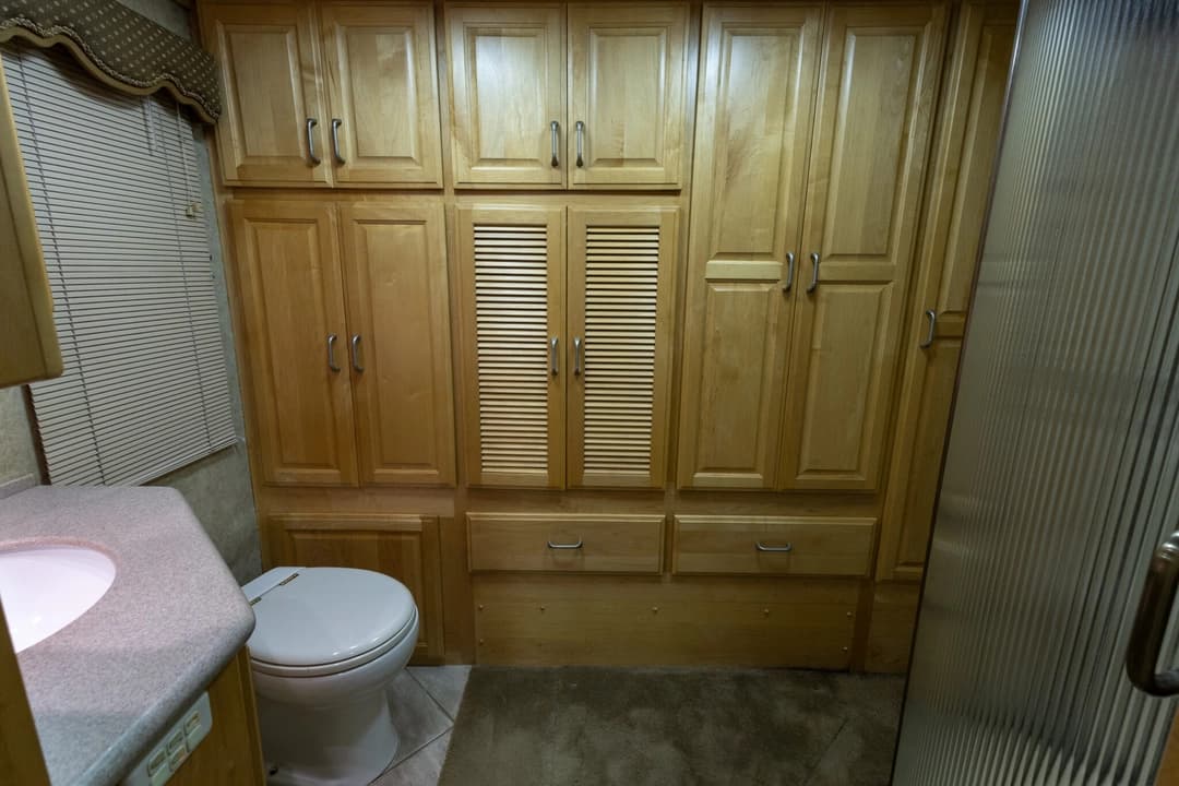 2006 American Coach Tradition 40Z - Image 28