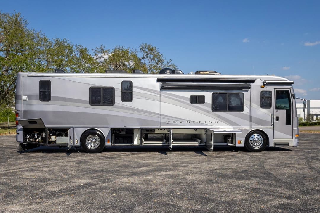 2006 American Coach Tradition 40Z - Image 33