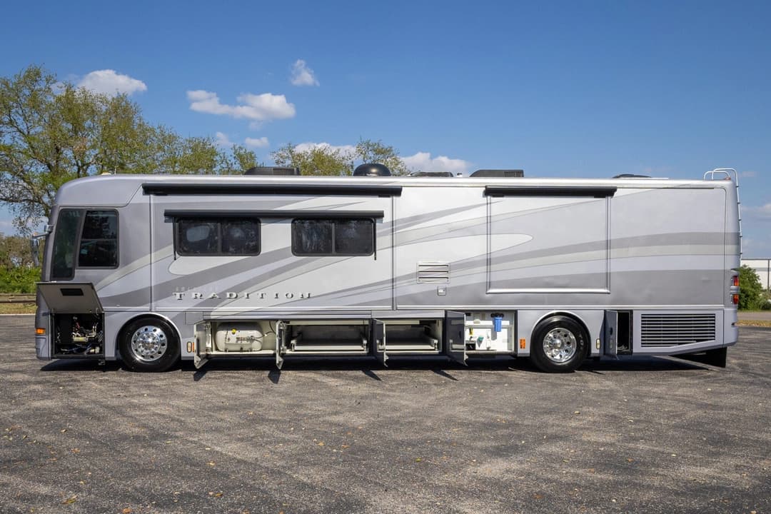 2006 American Coach Tradition 40Z - Image 34