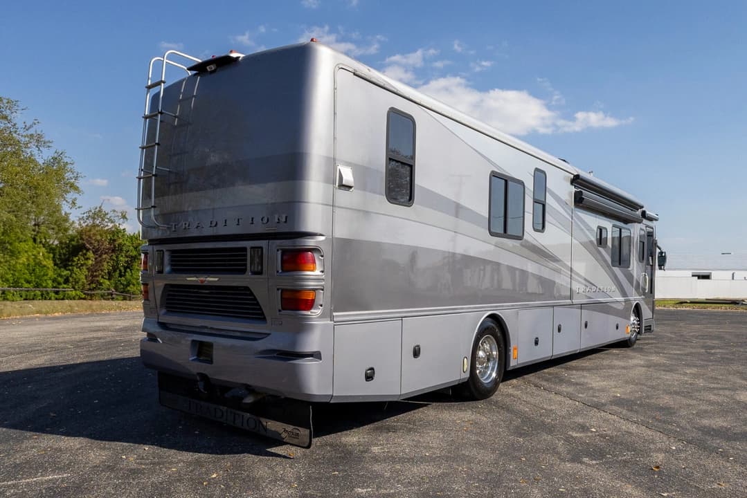 2006 American Coach Tradition 40Z - Image 5