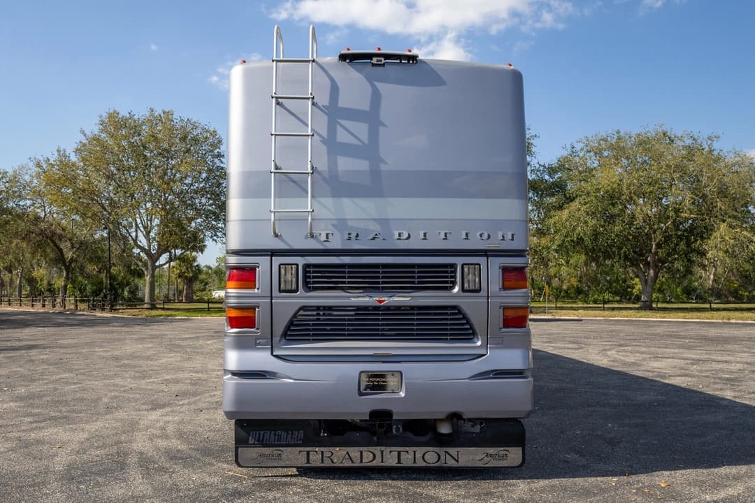 2006 American Coach Tradition 40Z - Image 6