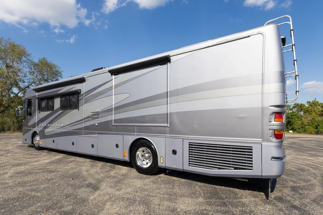 2006 American Coach Tradition 40Z - Image 8