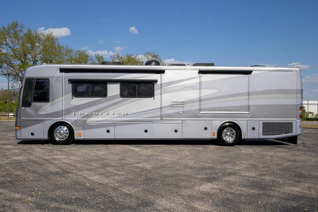 2006 American Coach Tradition 40Z - Image 9