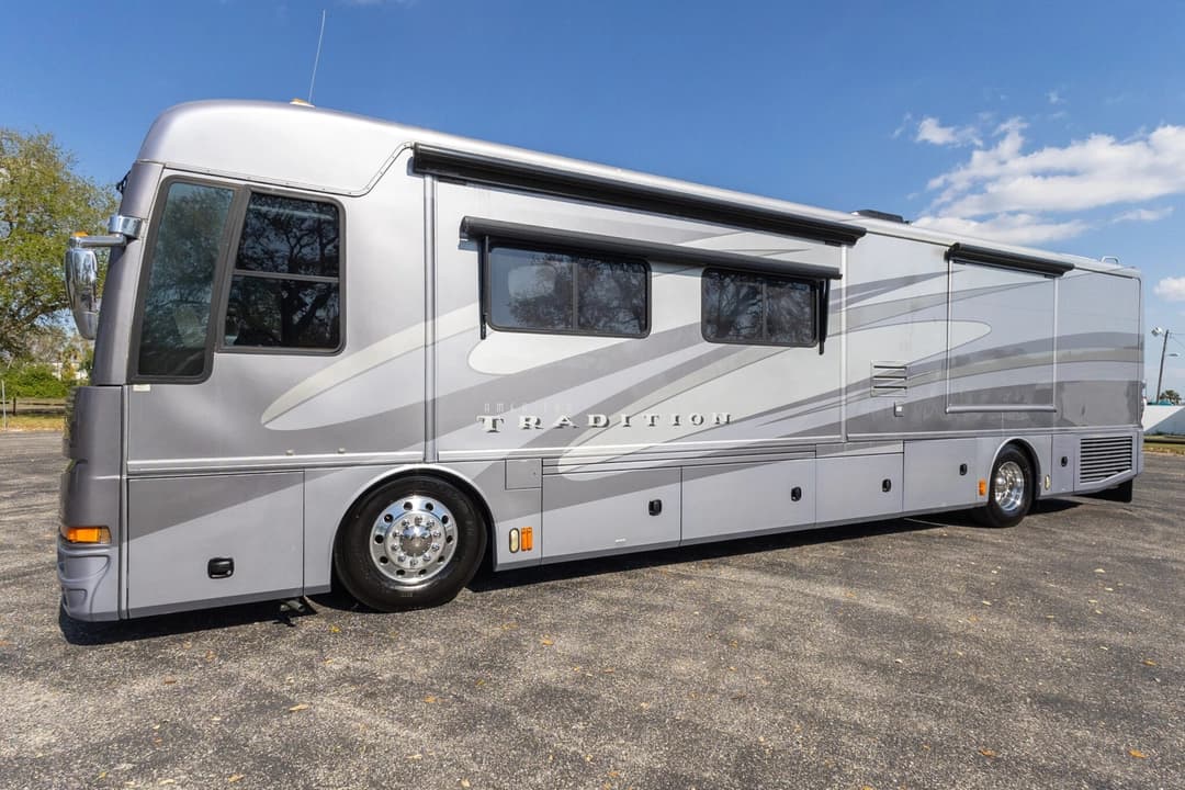 2006 American Coach Tradition 40Z - Image 10