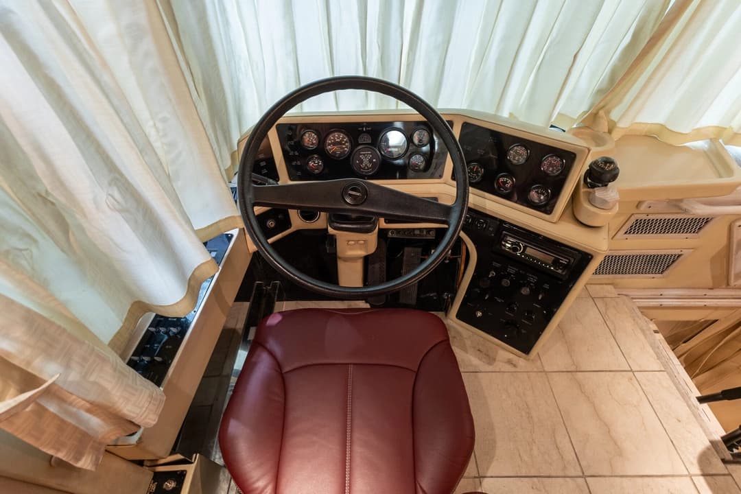 1991 Prevost Country Coach 40XL - Image 12