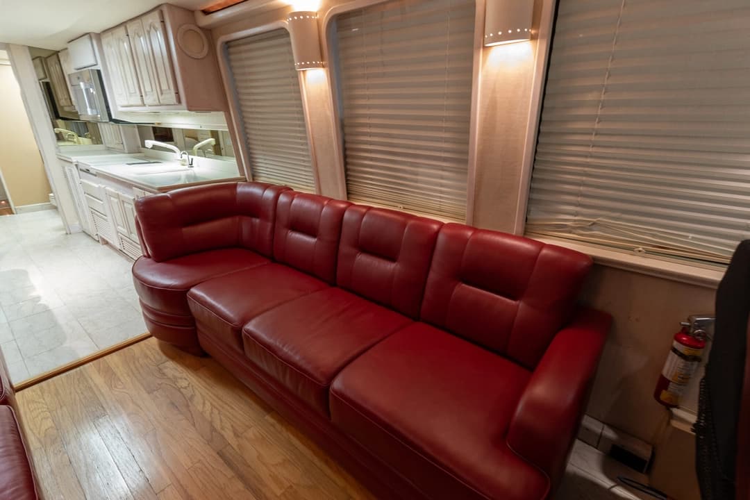 1991 Prevost Country Coach 40XL - Image 14