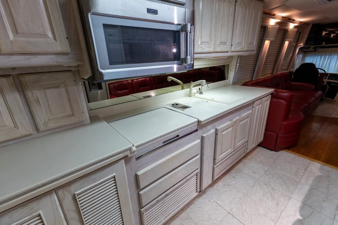 1991 Prevost Country Coach 40XL - Image 17