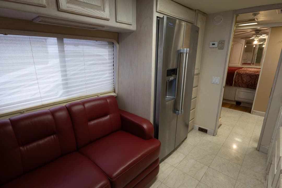 1991 Prevost Country Coach 40XL - Image 19