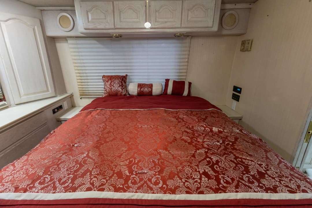1991 Prevost Country Coach 40XL - Image 27