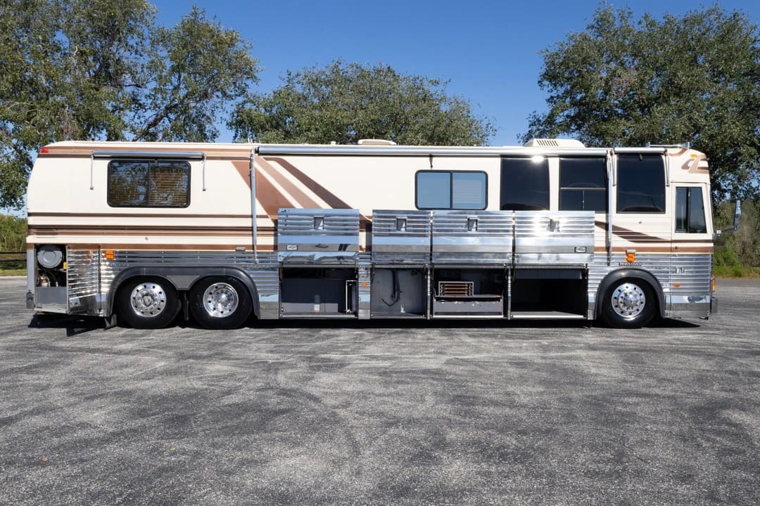1991 Prevost Country Coach 40XL - Image 30