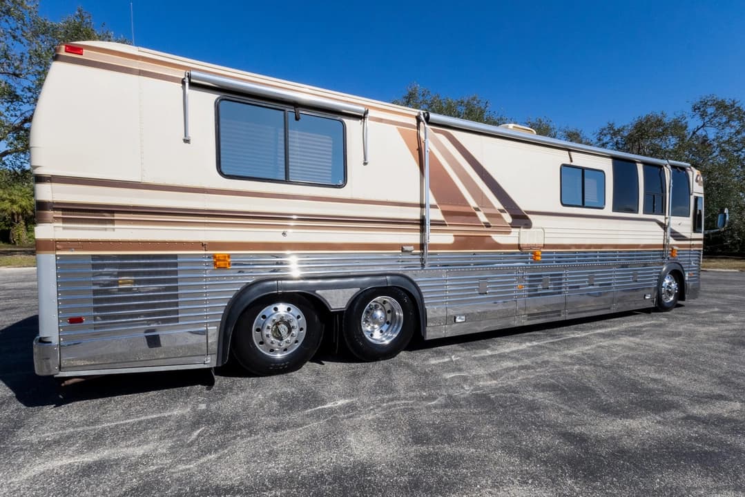 1991 Prevost Country Coach 40XL - Image 4