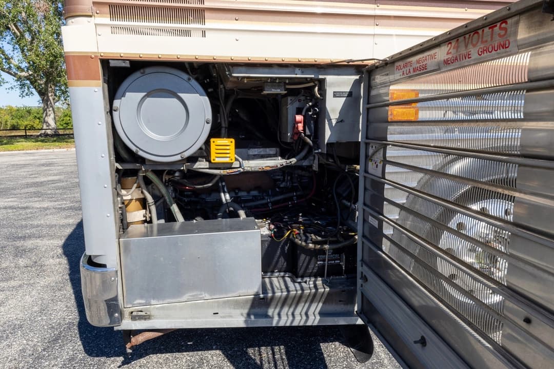 1991 Prevost Country Coach 40XL - Image 32